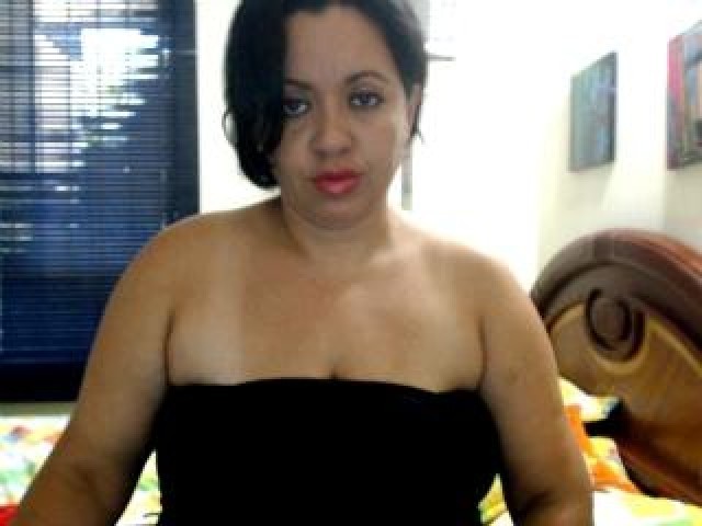 12412-latina-brunette-webcam-model-pussy-shaved-pussy-porn-big-ass